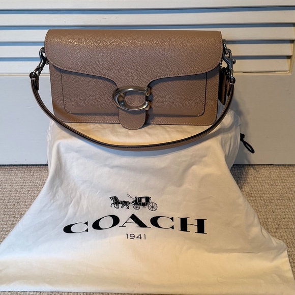 Coach Tabby 26 shoulder bag in light taupe - Picture 10 of 12